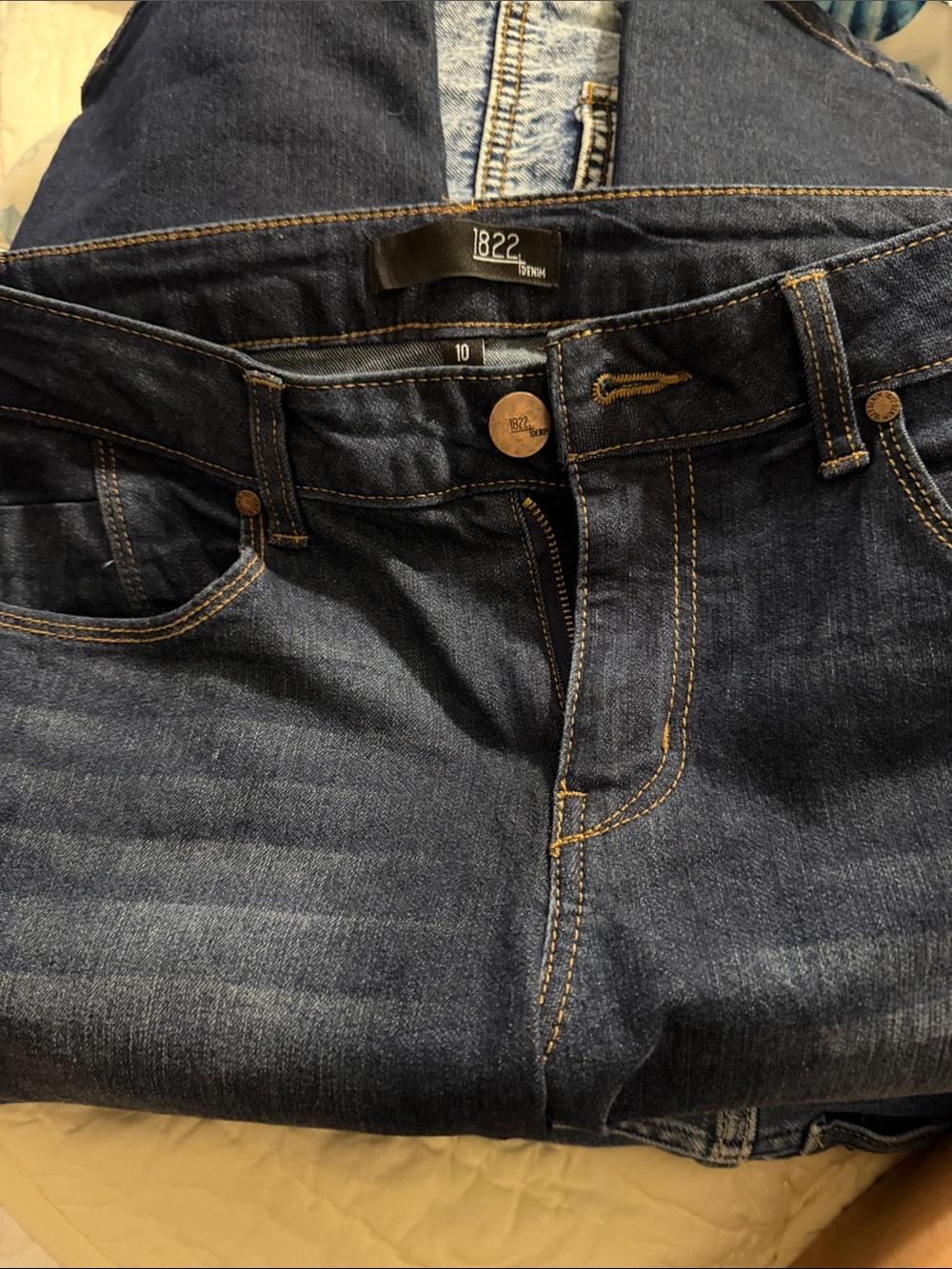 1822 Denim Women’s Indigo Straight-Leg Capri Jeans